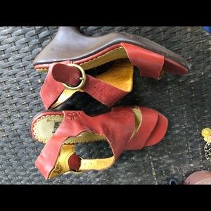 Fluevog 7 heels sandal wedge Red